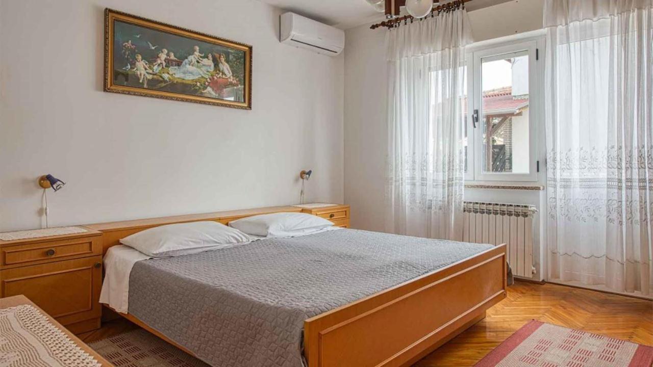 Room Mario Ровин Екстериор снимка