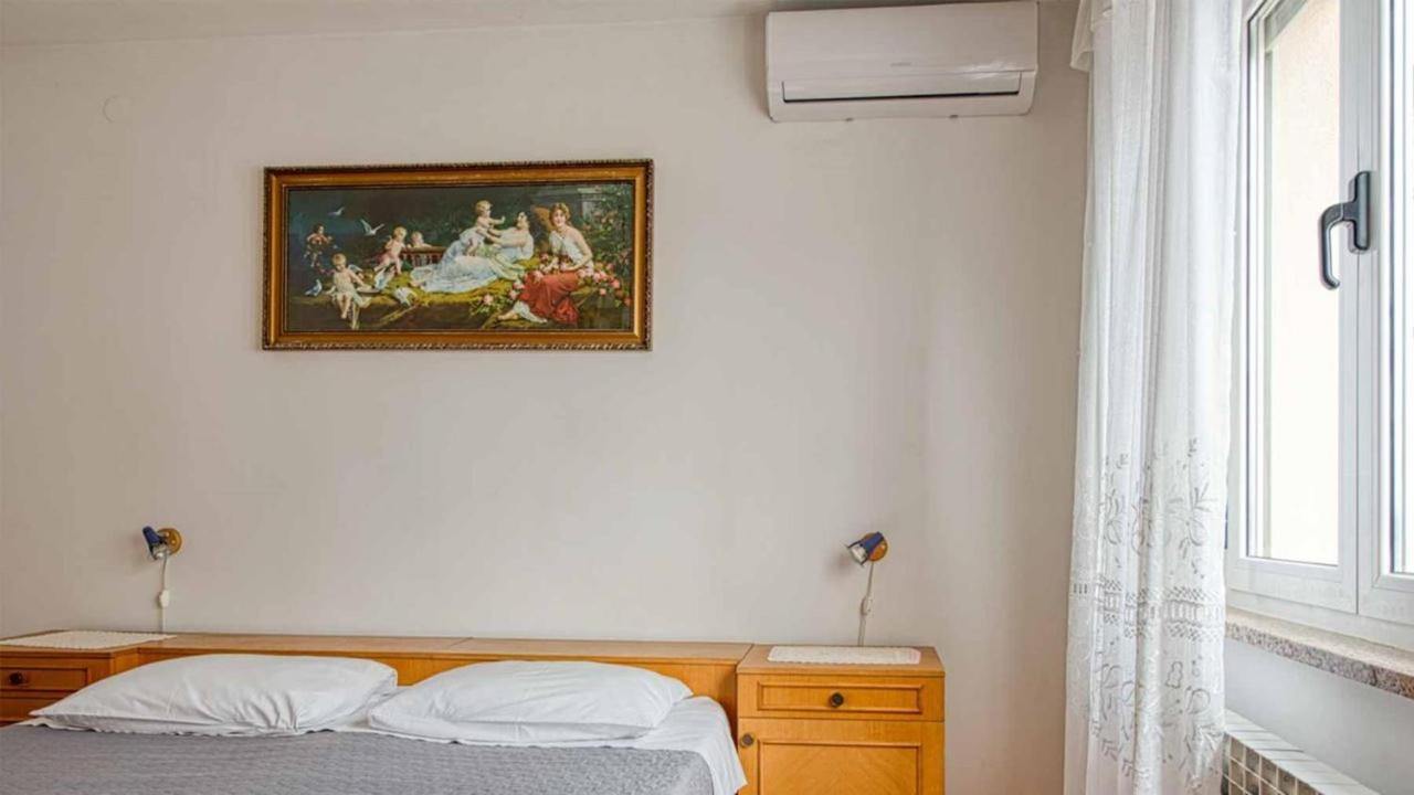 Room Mario Ровин Екстериор снимка