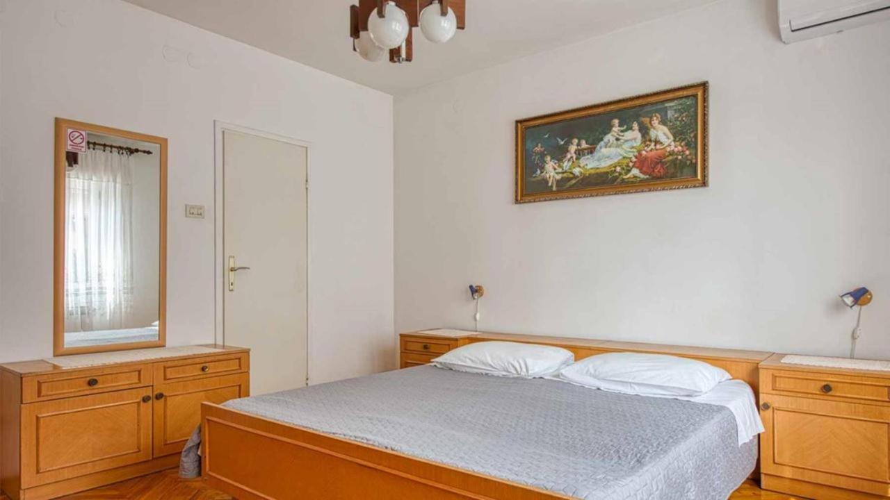 Room Mario Ровин Екстериор снимка