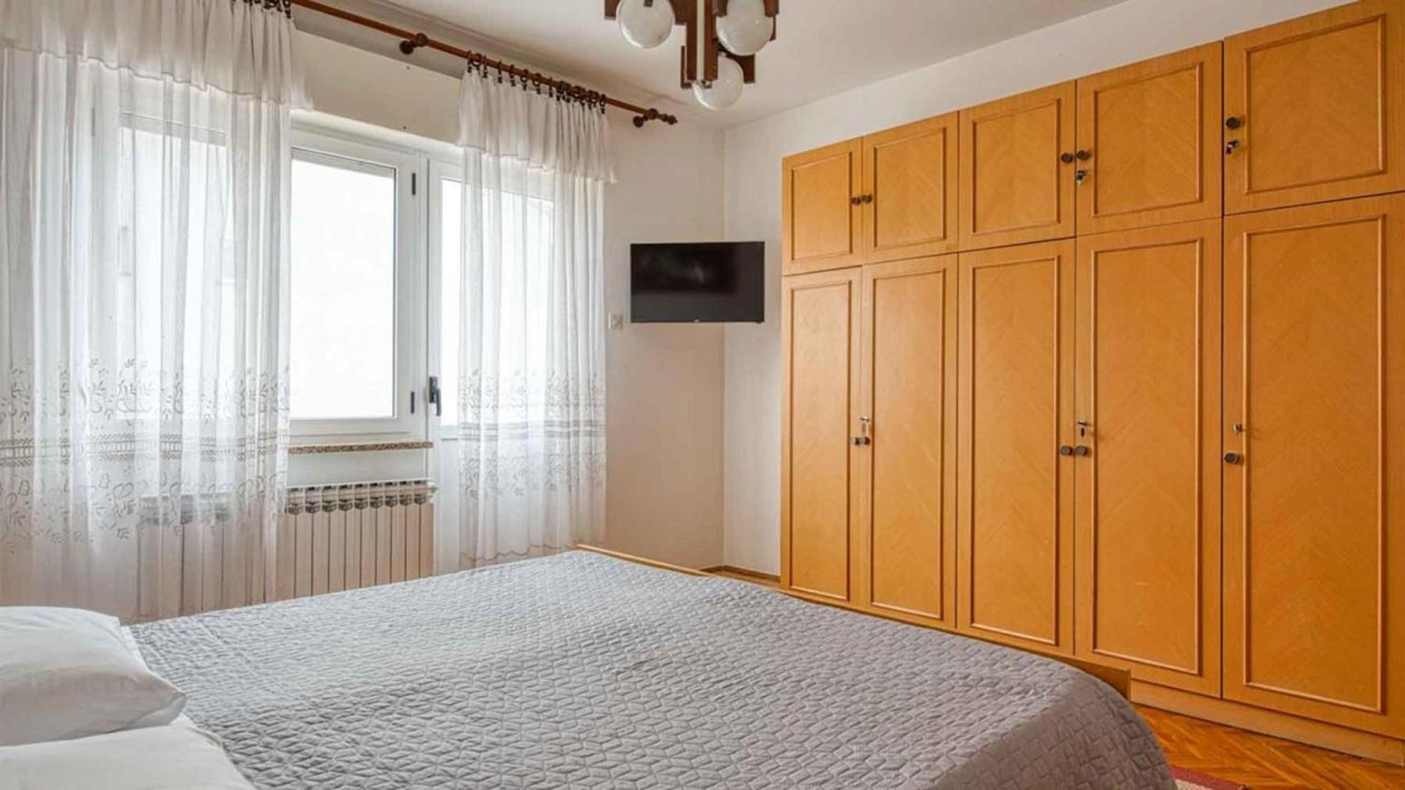 Room Mario Ровин Екстериор снимка